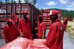 Comoros-Archipelago;-Containers;-France;-Indian-Ocean;-Industry;-Kaleidos;-Kaleidos-images;-La-parole-à-limage;-Laurent-Abad;-Mayotte;-Port;-Sacks;-Stories-Pictures;-Sugar;-Work;-Workers